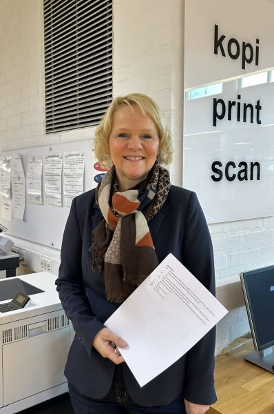 Bilde av biblioteksjef Trine O. Schøning