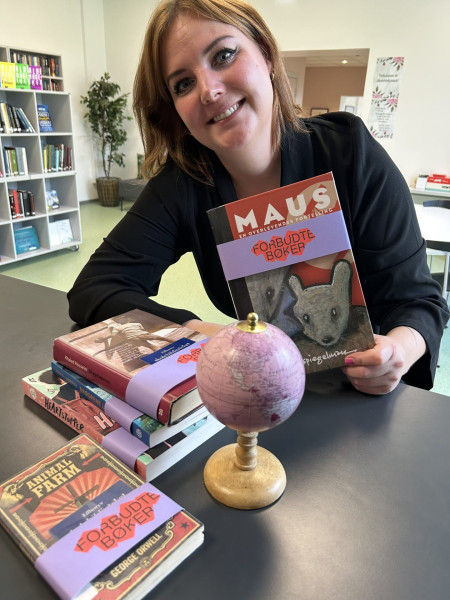 Bilde av bibliotekar ved Ringerike vgs, Henrikke Lingeberg
